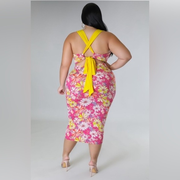 Plus Size Pink Floral Cut Out Self Tie Back Closure Midi Dress - Picture 5 of 13